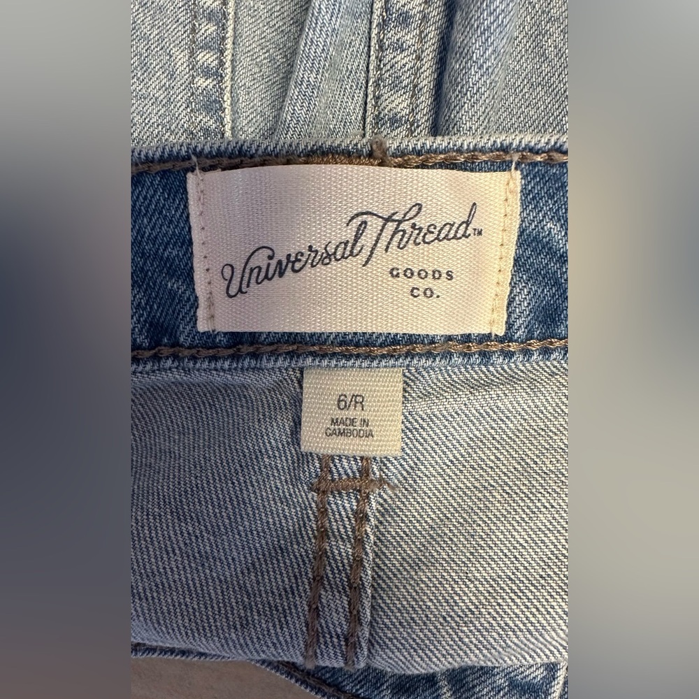 New Universal Thread Shorts - Picture 6 of 7